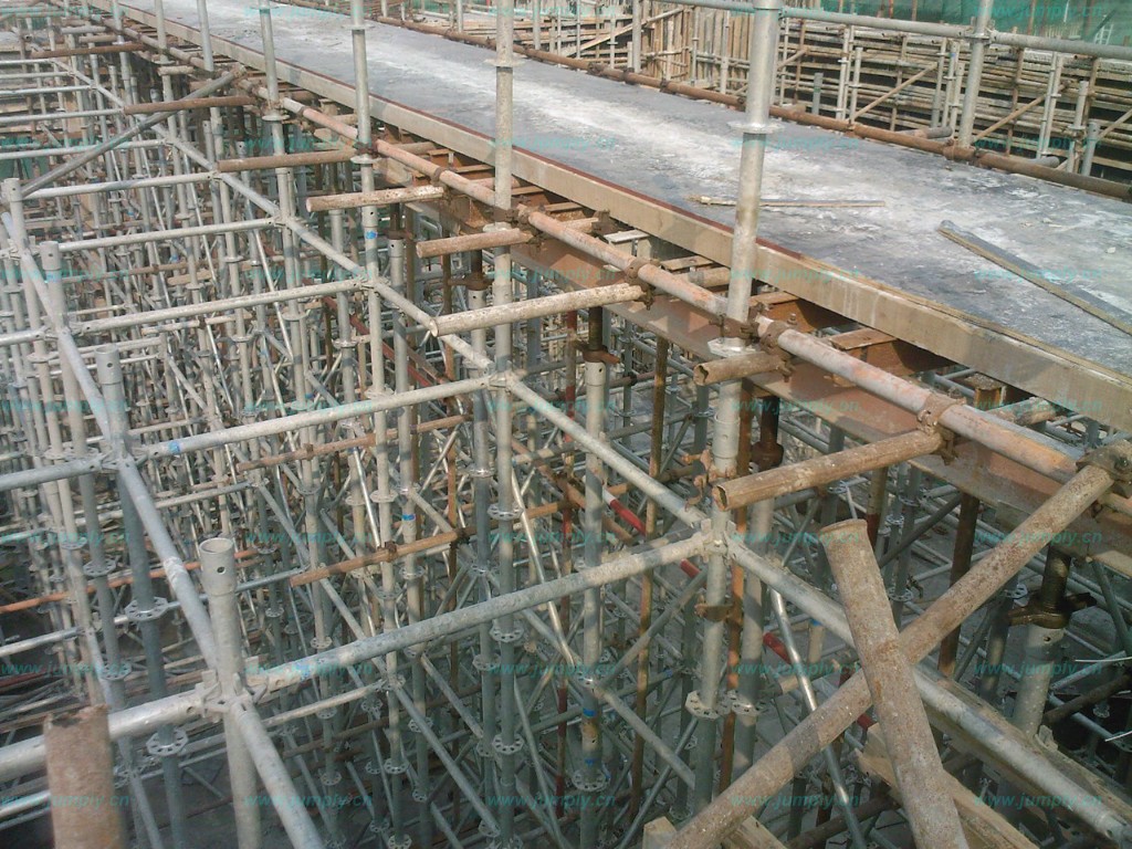 建筑鋼管腳手架大家都說好，建筑扣件不可少